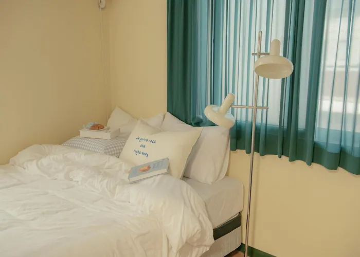 Hongik Univ Station Romantic Rooftop-house *
