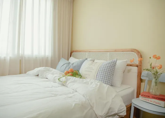 Hongik Univ Station Romantic Rooftop-house Apartment *