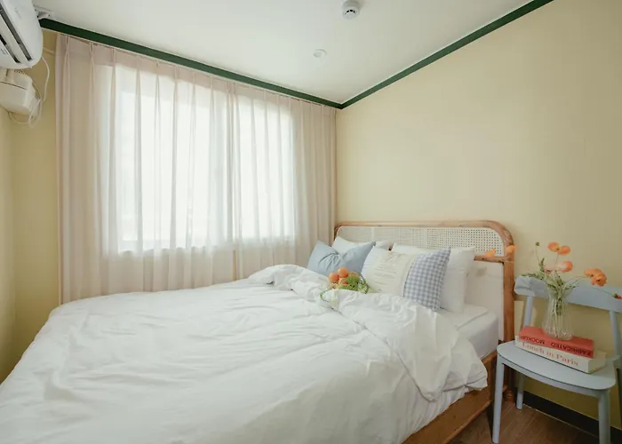 Hongik Univ Station Romantic Rooftop-house 서울특별시